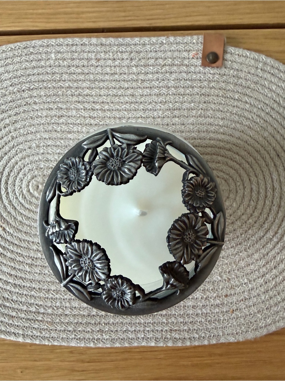 Yankee Candle Decorative Round Metal Toppers and Candle Stand - Picture 2 of 7